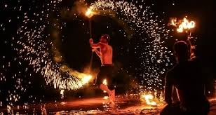 Feuershow zur hochzeit buchen ✓ besser als feuerwerk! Feuershow Preise Was Kostet Eine Feuershow Wie Teuer Ist Eine Feuershow