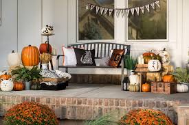 The porch is the first place that people see when they visit you. Make An Entrance Diy Your Halloween Front Porch Cricut