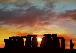 El 21 de diciembre, en el solsticio de invierno del hemisferio norte, la noche más larga del año es honrada en el eclipse solar de este 21 de junio 2020, el sol se apaga brevemente para llamar la atención de nuestras conciencias. Solsticio De Junio 2020 El Invierno Llega Un Dia Antes