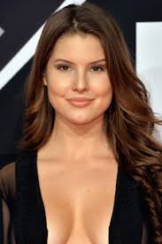 The series and films of Amanda Cerny | BetaSeries.com