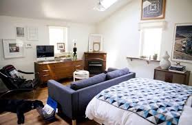 Leslie S 350 Square Foot Cozy Charleston Garage Apartment Apartment Decor Cheap Apartment Decorating Apartment Layout