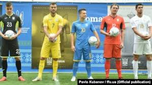 Ексклюзивні та найсвіжіші новини із життя збірної. Na Majkah Sbornoj Ukrainy Po Futbolu Poyavilsya Deviz Slava Ukraine