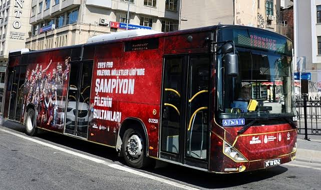 İETT'den Filenin Sultanları'na özel tasarım otobüs, yapay zekayla üretilmiş