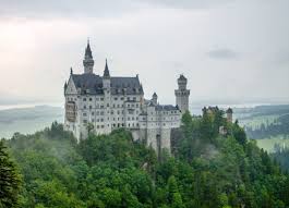 Take A Virtual Tour Of The World S Most Famous Castles Famous Castles Neuschwanstein Castle Prettiest Castles