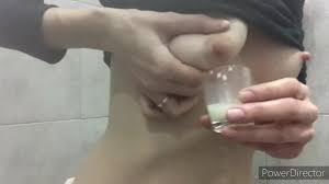 Sexy Mama tränkte ihre Titten mit Milch und trank online ansehen