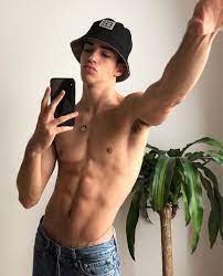 Besides, acting, manu is also best known as a singer.he began uploading his covers of many global artists on youtube just at. Manu Rios Instagram Model Will Play New Character In Elite S4 Something Tell Me He Will Flirt Hook Up Dating With Ander Elitenetflix