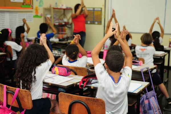 Professor efetivo e temporário: fique por dentro de tudo sobre os editais da SEE DF