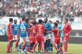Match info pekan 23 liga 1 2018 stadion gelora bandung lautan api (gbla), bandung, minggu (23/9/2018). Persib Vs Persija 44 Pelanggaran 10 Kartu Kuning Dan 1 Korban Jiwa Halaman All Kompas Com