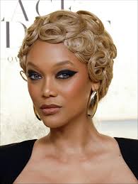 Gold & Black @fashiontrustarabia Styled by: @wilfordlenov Makeup:  @gloriatodaro.mua Hair: @n_abbil Nails: @nailsbykumi