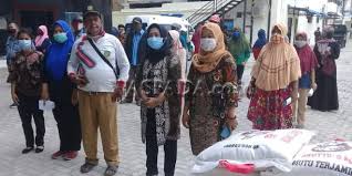 Code blue rumah sakit universitas airlangga. Bantu Warga Terdampak Covid 19 Rsu Royal Prima Marelan Bagikan Sembako Waspada Online Pusat Berita Dan Informasi Medan Sumut Aceh