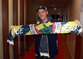 Fenerbahce would have also already agreed a deal with puma to sponsor their new kits and also started negotiations with mesut özil over a sponsorship. Resmi Mesut Oezil Gabung Fenerbahce Sindonews