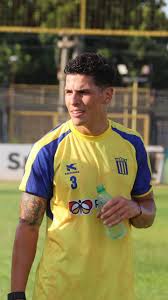 𝒁𝒂𝒓𝒛𝒂 𝒆𝒔 𝑮𝒊𝒈𝒂𝒏𝒕𝒆 👊 El defensor central, Juan Manuel Zarza,  de 28 años, sumó sus primeros minutos de entrenamiento con los colores de  Mitre, de cara a lo que será la temporada