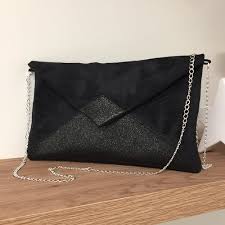 Découvrez sans plus attendre la sélection place des tendances de pochettes femme. Pochette Soiree Femme Un Grand Marche