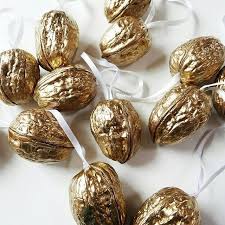 Goldene Weihnachts Nusse Die Anleitung Kommt Am Mittwoch Raus Fur Basteln Weihnachten Walnuss Weihnachtsschmuck Basteln Weihnachten Weihnachtsvorlagen