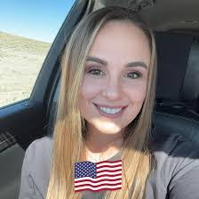 Amanda Paiz's Instagram, Twitter & Facebook