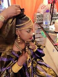 Voir plus d'idées sur le thème la décoration d'un salon de coiffure est primordiale pour donner envie aux clients de franchir la porte. 81 Gold Ideas Head Jewelry Headpiece Ethiopian Wedding