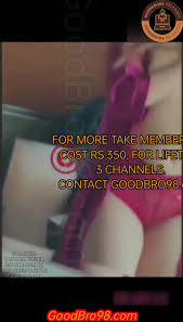 Prajakta Dusane boob show