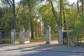 It has a huge library with over 5,000 square meters of usable floor space and a collection of approximately 488,500 books. Mdm Online Location Guide
