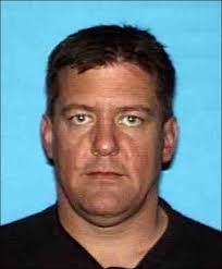 Le Père Noël meurtrier de Californie laisse 16 orphelins dans son sillage