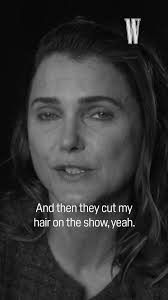 La Impactante Historia del Corte de Pelo de Felicity