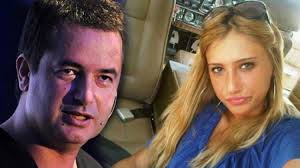 Bir televizyon programında düzenlenen modellik yarışmasına ait görüntüleri ortaya çıkan şeyma subaşı'nın estetis hali dikkat. Seyma Subasi Herkese Bir Acun Lazim Gazeteciler