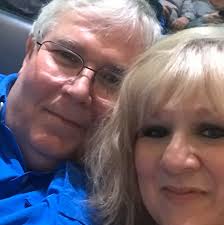 Why does Kroger not have a single cashier to check you out??? I don't work  at Kroger and I don't enjoy having to check myself out and bag my groceries  🤬