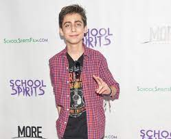 Dawn harper (lizzy greene) no tiene nada en común con sus hermanos nicky (aidan gallagher), ricky (casey simpson) y dicky (mace coronel) excepto en. Aidan Gallagher 11 Facts About The Umbrella Academy Star You Probably Didn T Know Popbuzz