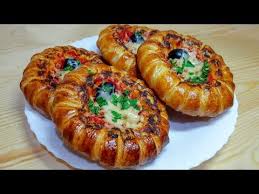 ميني بيتزا مورقة محشية الجوانب من أروع و ألذ البيتزات Mini Pizza Feuilletee Youtube Recettes De Cuisine Plats De Cuisine Alimentation