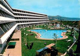 The third season of stranger things promises to transport audiences to the summer of 1985 when it premieres on july 4. Playa Del Ingles Gran Canaria Apartamentos Santa Monica Swimming Pool Kat San Bartolome De Tirajana Nr Kv55550 Oldthing Ansichtskarten Spanien