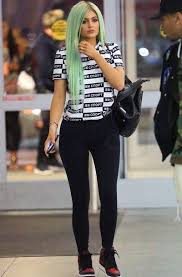 Kylie Jenner On Looklive Estilo De Famosos Ropa De Moda Trajes Kylie Jenner