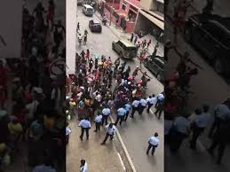 Em pleno feriado de celebração da independência, angola assiste a cenas de violência contra uma manifestação por melhores condições de vida. Manifestacao Em Luanda Youtube