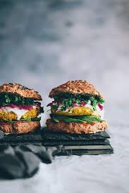 Spiced Cauliflower Burger With Sauerkraut Recette Hamburgers Vegetariens Hamburger Vegetalien Nourriture