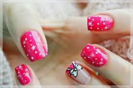El decorado de uñas se puede usar como pretexto para crearles el hábito a las niñas del cuidado de las uñas. Unas Decoradas Con Disenos De Cumpleanos Para Ninas