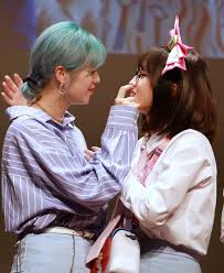 Momo chimed in to reveal that jeongyeon earned the nickname for being very caring and good at organizing things.of course, a mother's job is never easy, which is why the showterview hosts wanted to know which of jeongyeon's kids is the most demanding. Jeongyeon Try To Touch Momo Nose Jeongmo Moment Twice