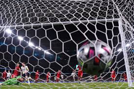 Portugal win a first major international trophy as they overcome the loss of captain cristiano ronaldo to beat hosts france in the euro 2016 final. Uy9 Apqcfe Kqm