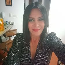 Me gustaría invitarte un café con una condición; que si te gusta te quedes,  que si te quedas me quieras, y que si me quieres entonces nunca dejes de  hacerlo. Porque yo