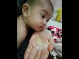 Krim bayi pertama di malaysia yang. Kesan Lepas Sapu Minyak Herba Asmak Untuk Masalah Batuk Kahak Bayi Youtube
