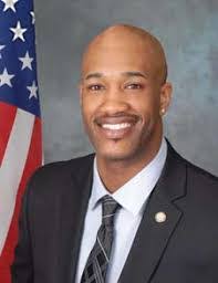 Robert Outhouse's Instagram, Twitter & Facebook