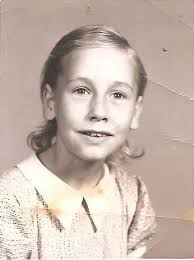 What information should be included when sharing plant pictures?