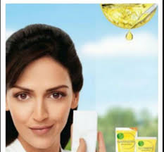 Kändisar som har reklamerat för hudblekningskrämer : r/BollyBlindsNGossip