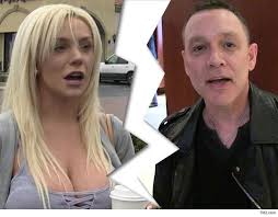 Courtney Stodden Doug Hutchison Finalize Divorce He Gets The Dog