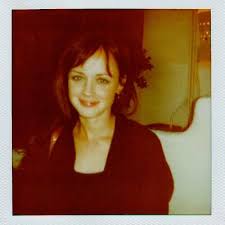 Check out our gallery of alexis bledel's hairstyles over the years. Alexis Bledel On Twitter So Excited For You All To See My New Movie Violetanddaisy With Saoirse Ronan Coming Out This Friday Http T Co Vobf0ddxhw