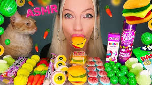 ASMR EATING TROLLI BURGER, JELLY EYES 젤리 (CANDY, MARSHMALLOWS, JELLY BEANS,  CHEWING GUM) MUKBANG 먹방