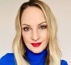 Jayne Wall's Instagram, Twitter & Facebook