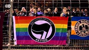 Wenn es nur ein bisschen weniger stumpf gegrölten machismo auf den rängen gibt, wäre es ein erfolg. Homophobie Im Fussball Kick Off Youtube