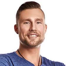 Adam Pike's Instagram, Twitter & Facebook