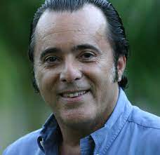 O ator ainda comenta sobre seus investimentos e revela suas ações preferidas. Tony Ramos Wikipedia