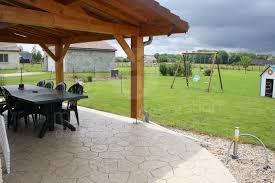 Terrasse Arrondie En Petites Pierres De Baviere Realisation Mhd Rahon 39120 En Beton Decoratif Mhd Betonmhd Pi Terrasse Decoration Beton Terrasse Jardin