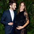 Côté vie privée, elle est en couple avec le rugbyman clément marienval. En Septembre 2017 Clementine Sarlat Et Son Compagnon L Ancien Rugbyman Clement Marienval Sont Devenus Les Parents D Une Petite Ella Purepeople