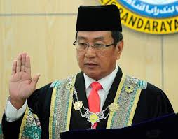 Pentadbiran shah alam bermula dengan penubuhan mpsa pada 7 disember 1978 mengikut akta 71, akta kerajaan tempatan. Haris Kasim Takes Oath Of Office As Shah Alam Mayor